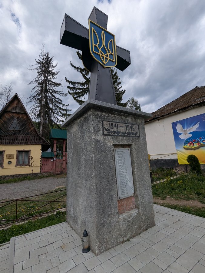 Бетонні ідоли СРСР: Як меморіали Червоній армії стають свідками війни за незалежність35