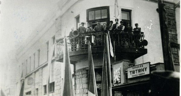 "Нарід вітав своє військо"12