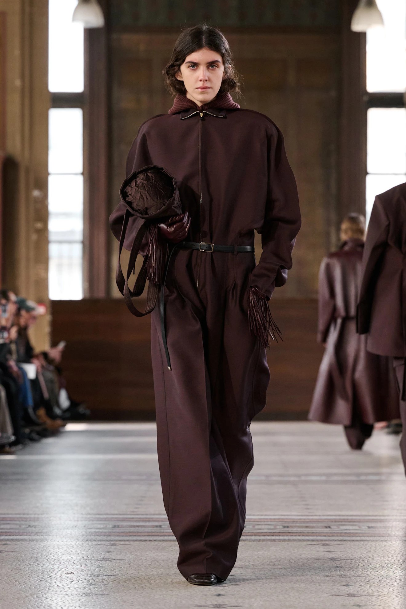 Comfy chic: 5 ідеальних образів з подіумів, які додадуть затишку початку осені 20264