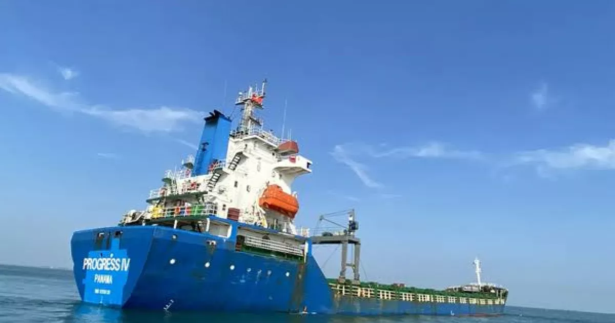 У Чорному морі загорілось та затонуло торговельне судно0
