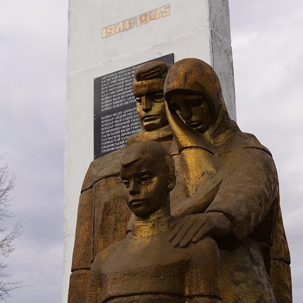 Бетонні ідоли СРСР: нове життя на фронтах війни за незалежність
