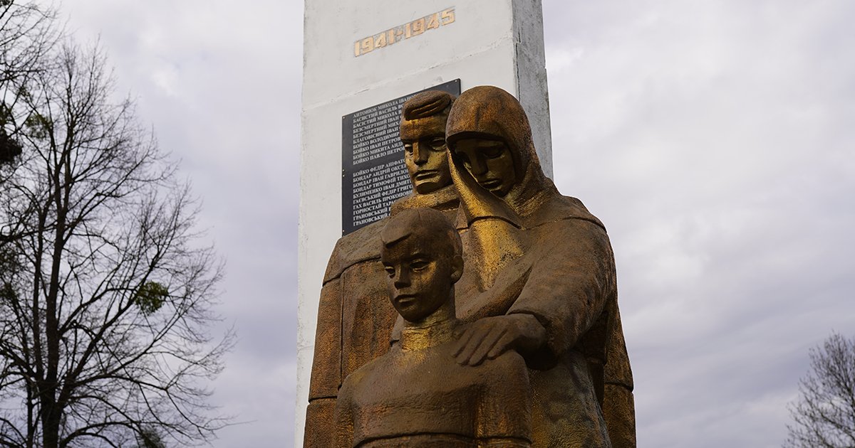 Бетонні ідоли СРСР: Як меморіали Червоній армії стають свідками війни за незалежність0