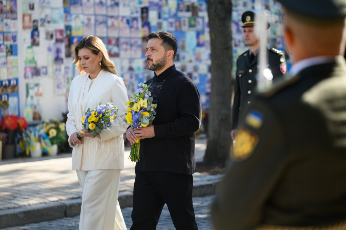 Олена Зеленська у total look від LITKOVSKA на урочистостях з нагоди 35-ї річниці Незалежності України0