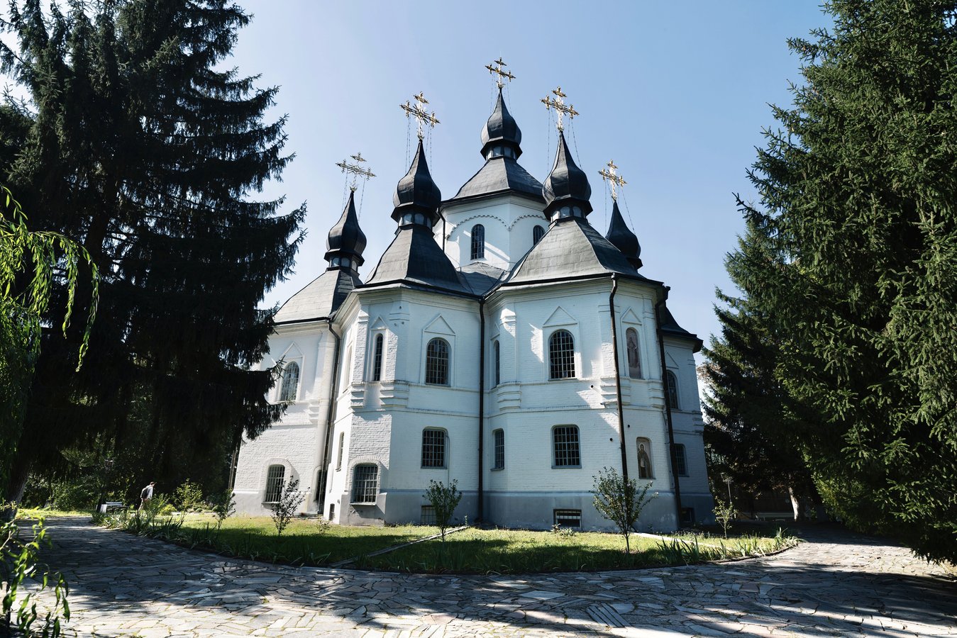 Храм, зведений на кістках8