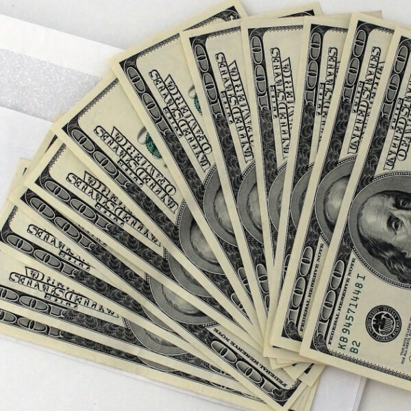 Медпрацівниця шпиталю у Дніпрі брала хабарі $12 тисяч за симуляцію хвороби та непотрібні операції