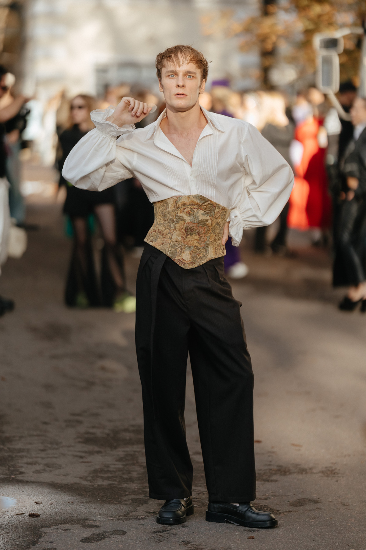 Найстильніші образи гостей п’ятого дня Ukrainian Fashion Week сезону весна-літо — 202732