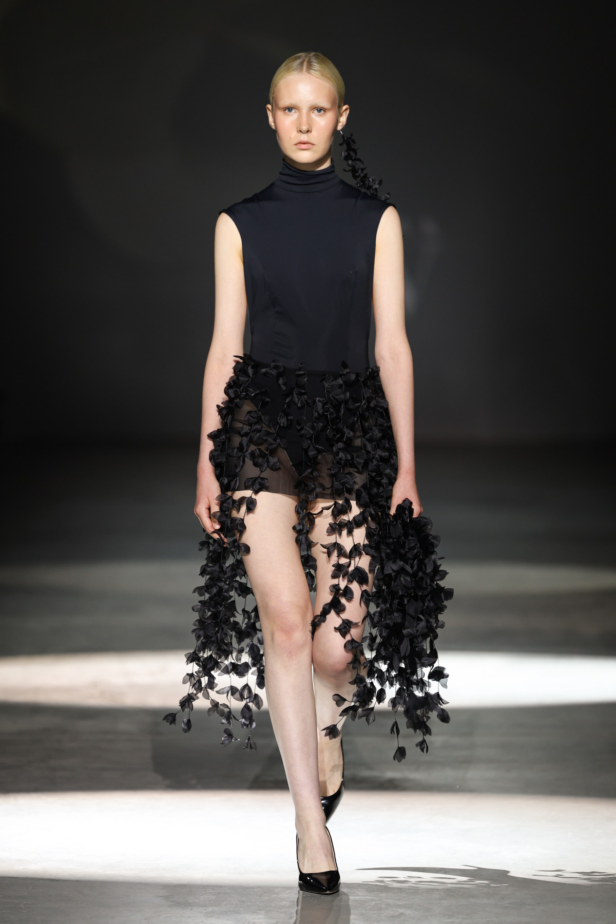 Гра форм і міська естетика: як пройшов показ Linni Caro на Ukrainian Fashion Week19