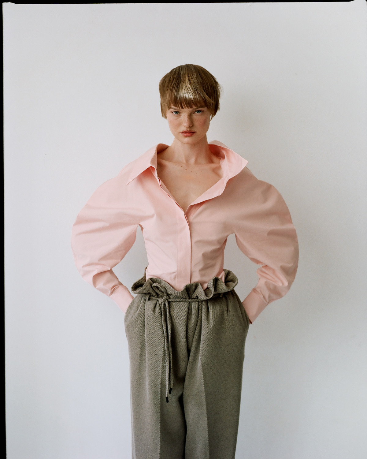 Діалог двох поколінь: fashion-історія про жіночність поза часом16