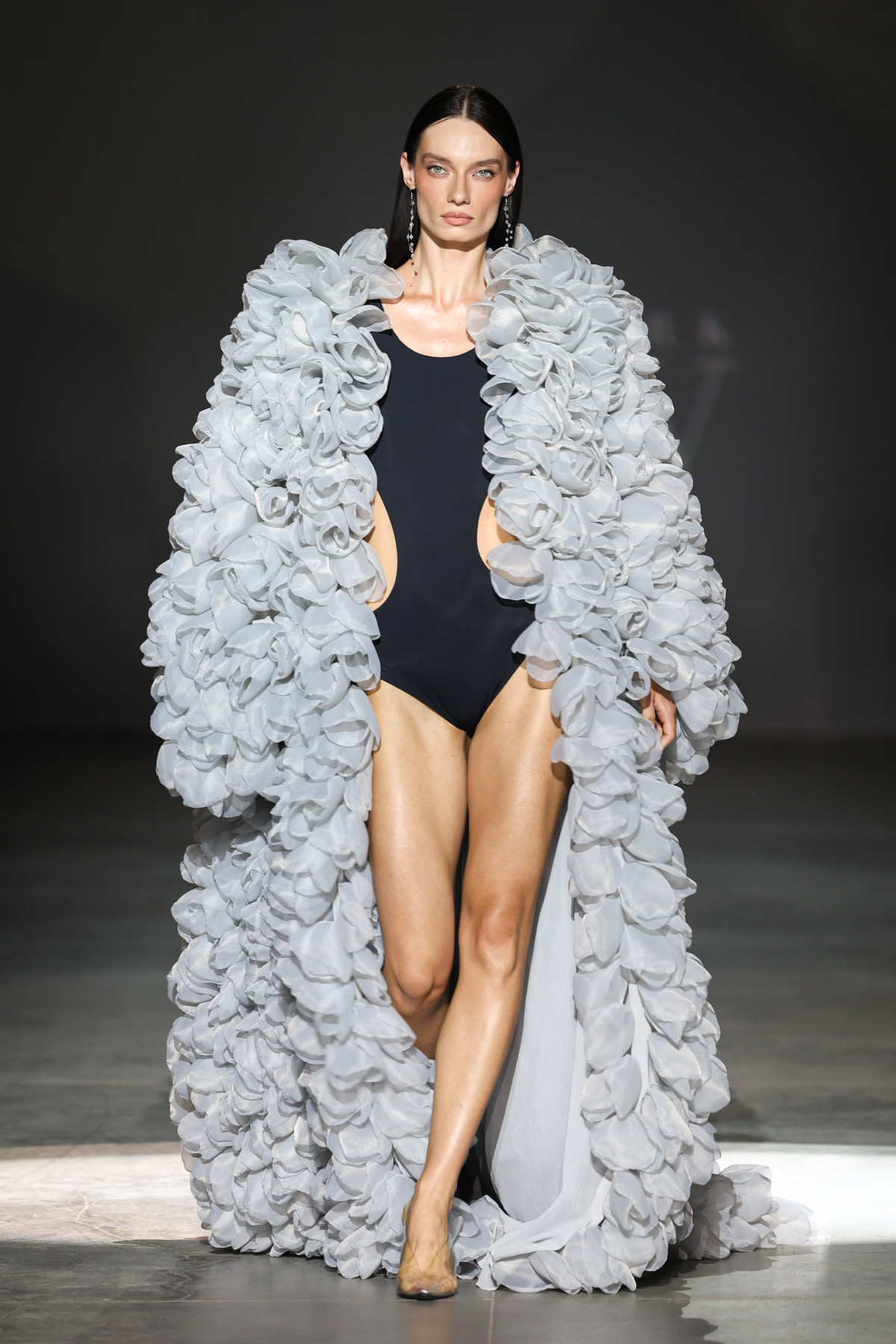 Гра форм і міська естетика: як пройшов показ Linni Caro на Ukrainian Fashion Week2