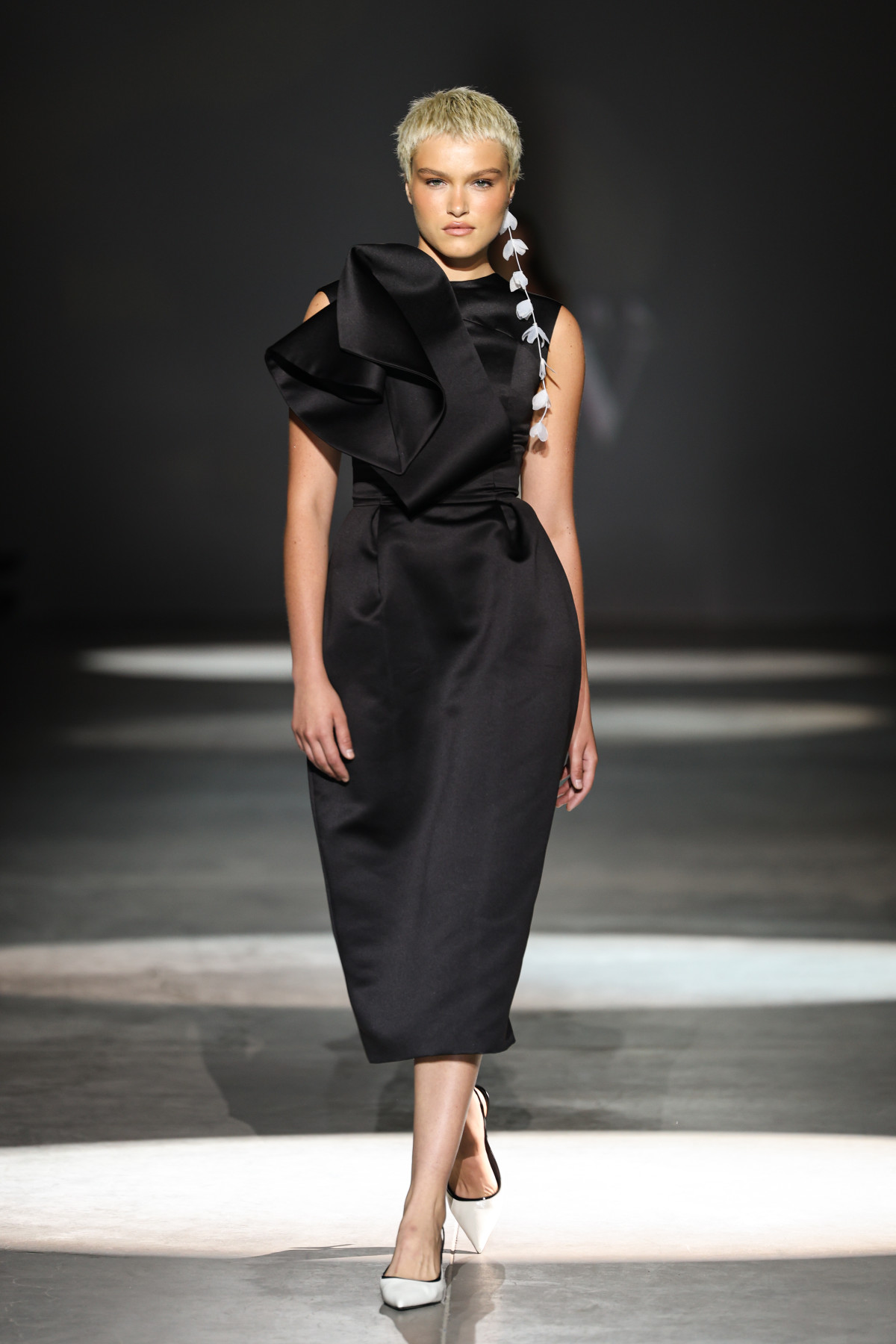 Гра форм і міська естетика: як пройшов показ Linni Caro на Ukrainian Fashion Week16