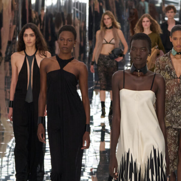 Fendi пропонує “діалоги з собою” у весняно-літній колекції 2027