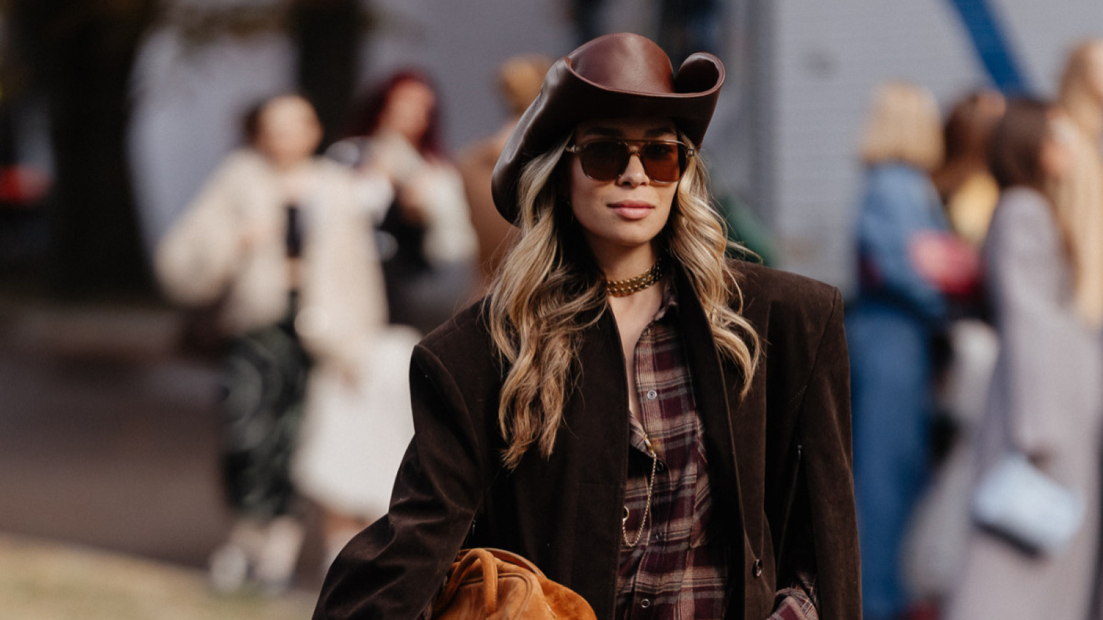 10 актуальних трендів зі streetstyle Українського тижня моди, які ми повторюватимемо цього сезону0