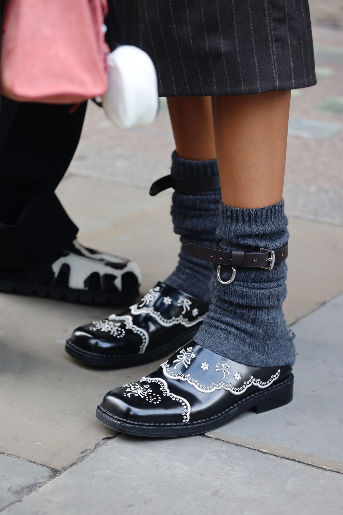 Streetstyle Тижня моди в Лондоні 2026: 8 головних трендів38