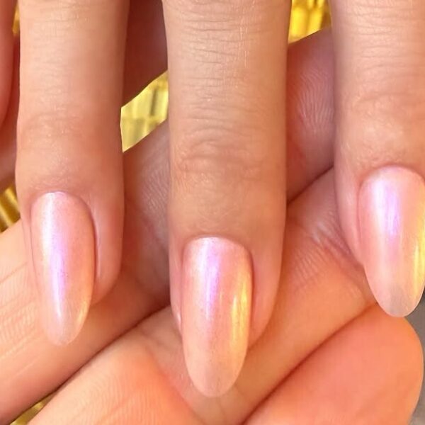 Chrome Sunset Manicure: осінній тренд з премії “Еммі”