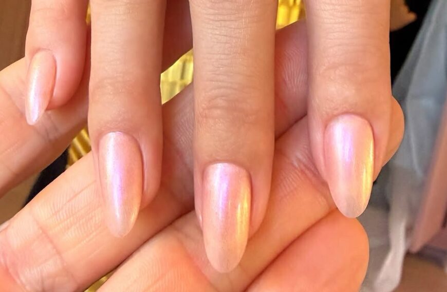 Chrome Sunset Manicure: осінній тренд з премії “Еммі”