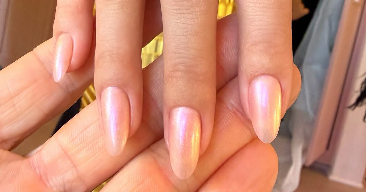 Chrome Sunset Manicure: тренд з премії "Еммі", який ми носитимемо всю осінь0