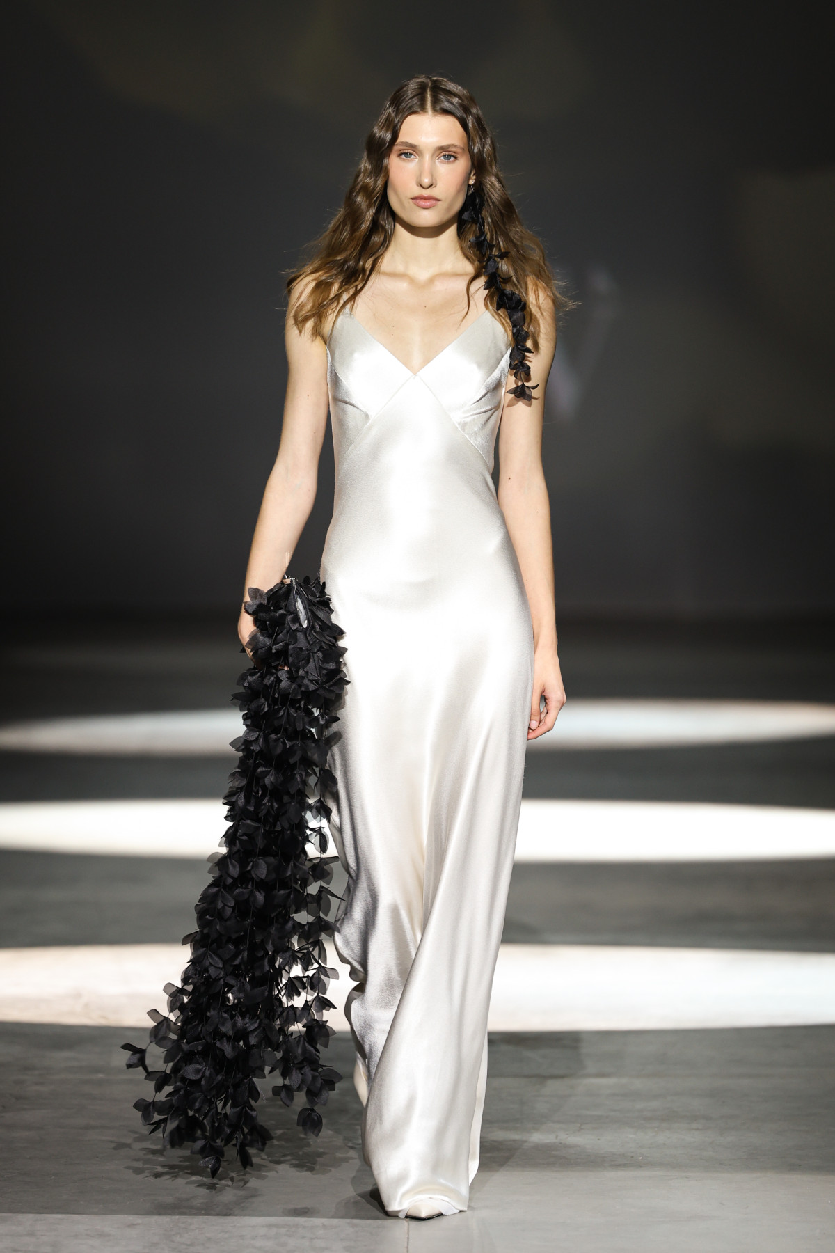 Гра форм і міська естетика: як пройшов показ Linni Caro на Ukrainian Fashion Week15