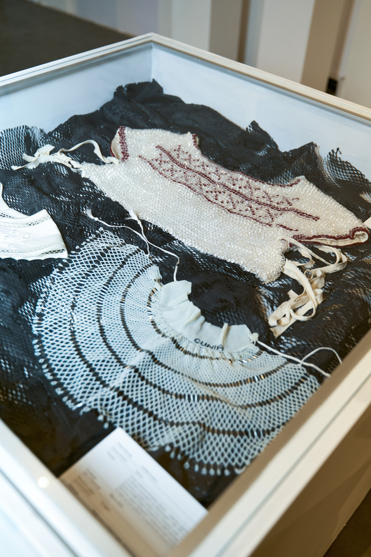 Як UFW переосмислив українське ремесло в моді та культурі у виставці Behind the Craft46