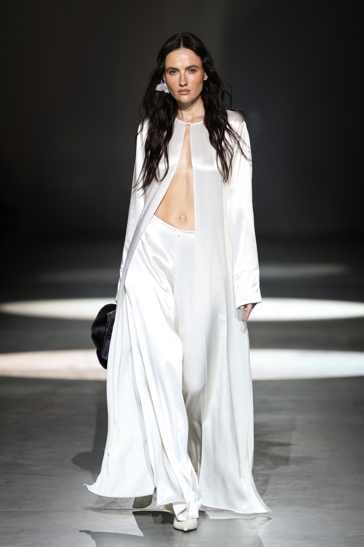Гра форм і міська естетика: як пройшов показ Linni Caro на Ukrainian Fashion Week20