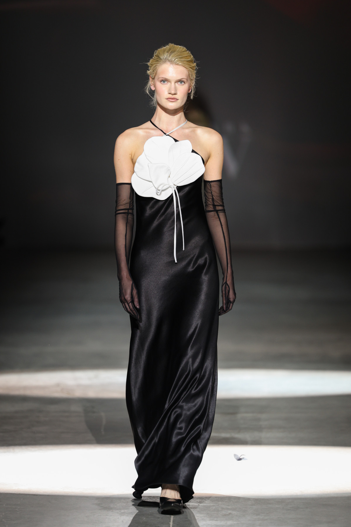 Гра форм і міська естетика: як пройшов показ Linni Caro на Ukrainian Fashion Week7