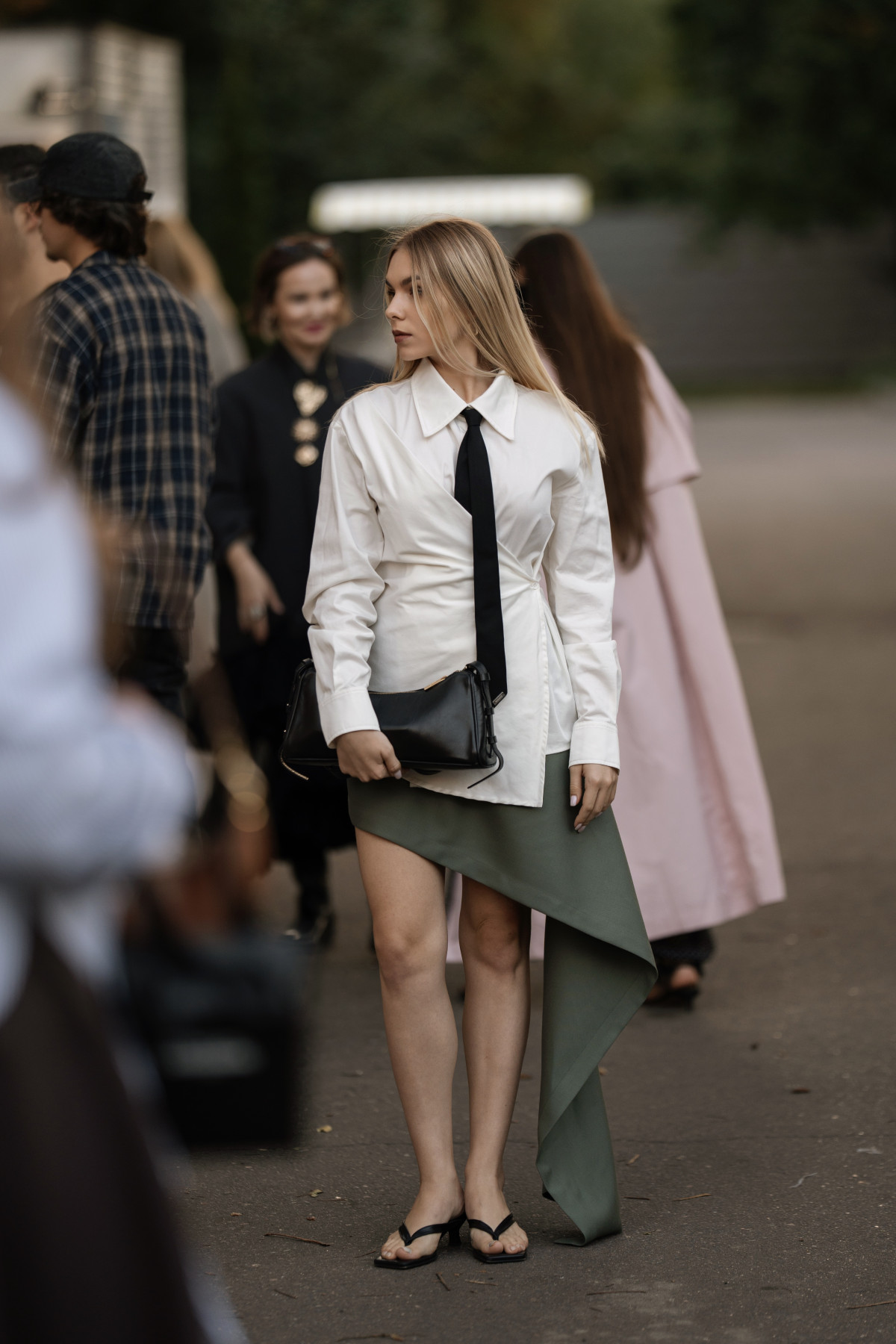 Найстильніші образи гостей третього й четвертого днів Ukrainian Fashion Week сезону весна-літо — 202763