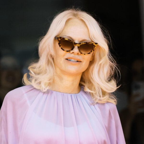 Памела Андерсон: всі вбрання на Венеціанському кінофестивалі