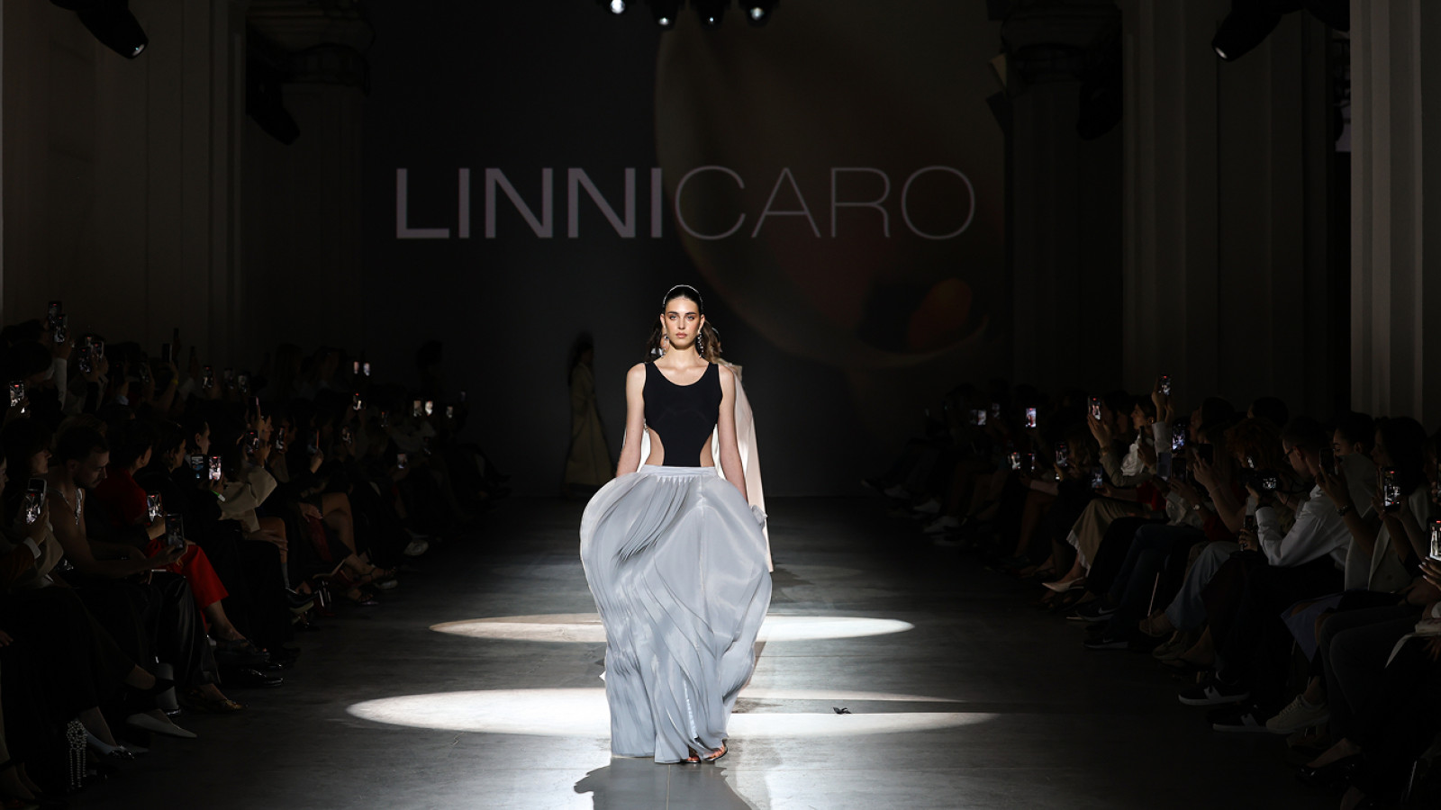 Гра форм і міська естетика: як пройшов показ Linni Caro на Ukrainian Fashion Week0
