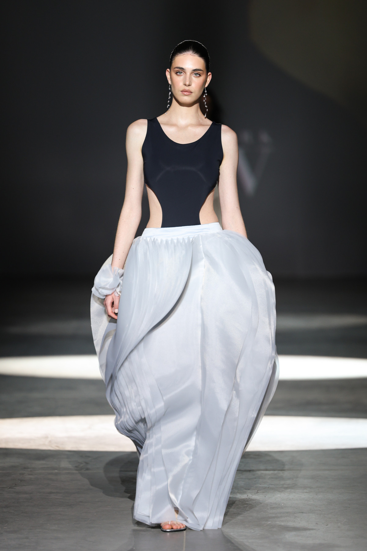 Гра форм і міська естетика: як пройшов показ Linni Caro на Ukrainian Fashion Week21