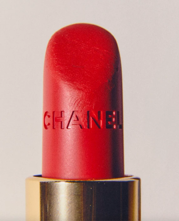 Червона помада повертається в тренди завдяки Chanel: як ми носитимемо її далі2