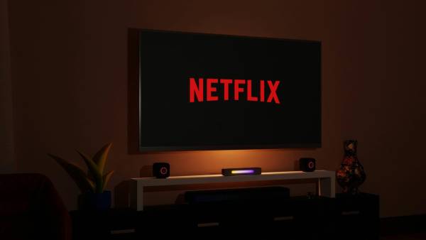 Серіальний жовтень: 8 гучних релізів для похмурих осінніх вечорів