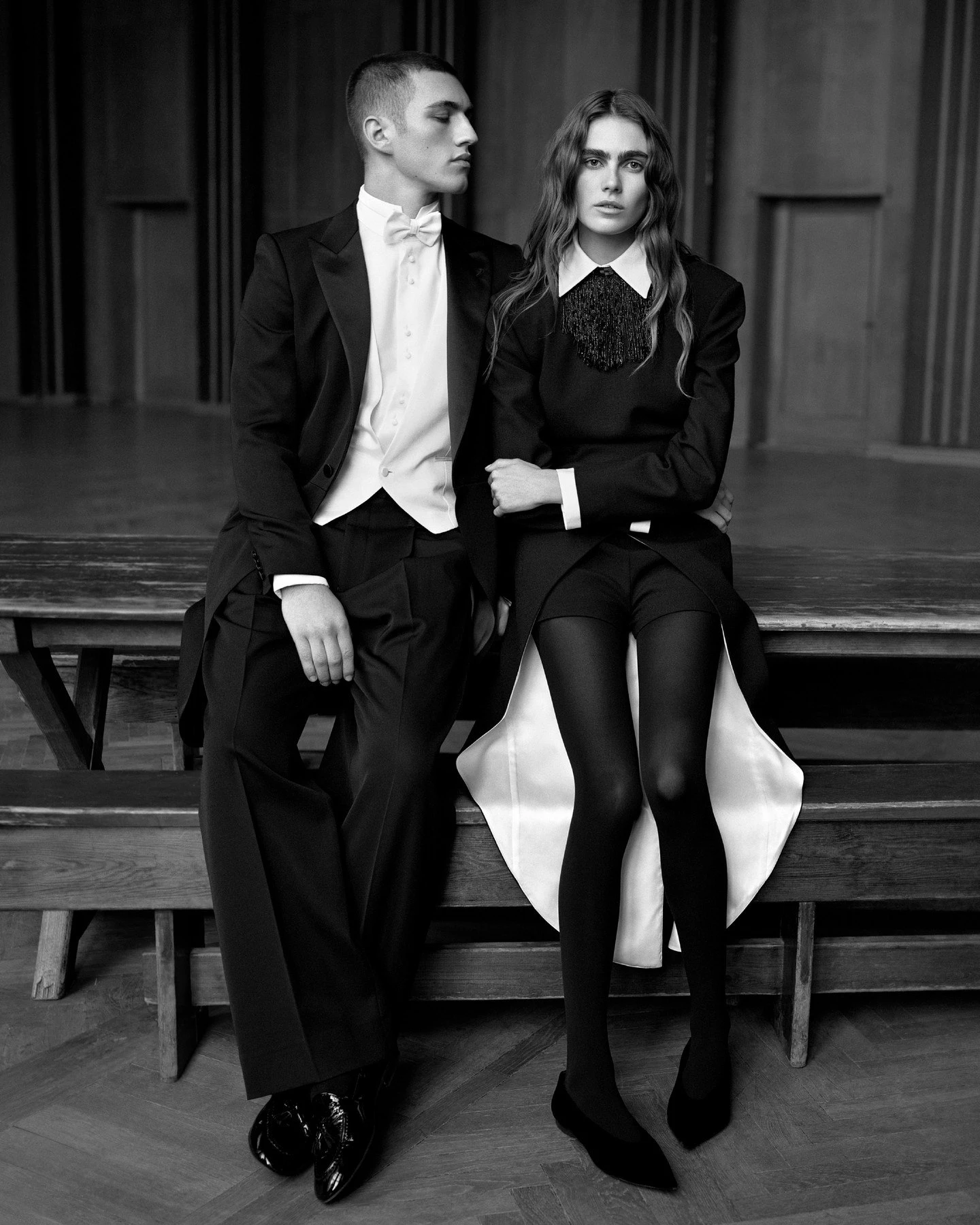 Англійські костюми, твід і тренчі: як Emporio Armani переосмислює класику восени 20265