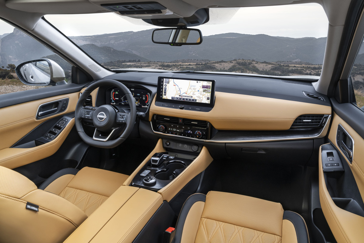 Поєднання сучасних технологій, стильного дизайну і комфорту в автомобілі Nissan X-Trail1